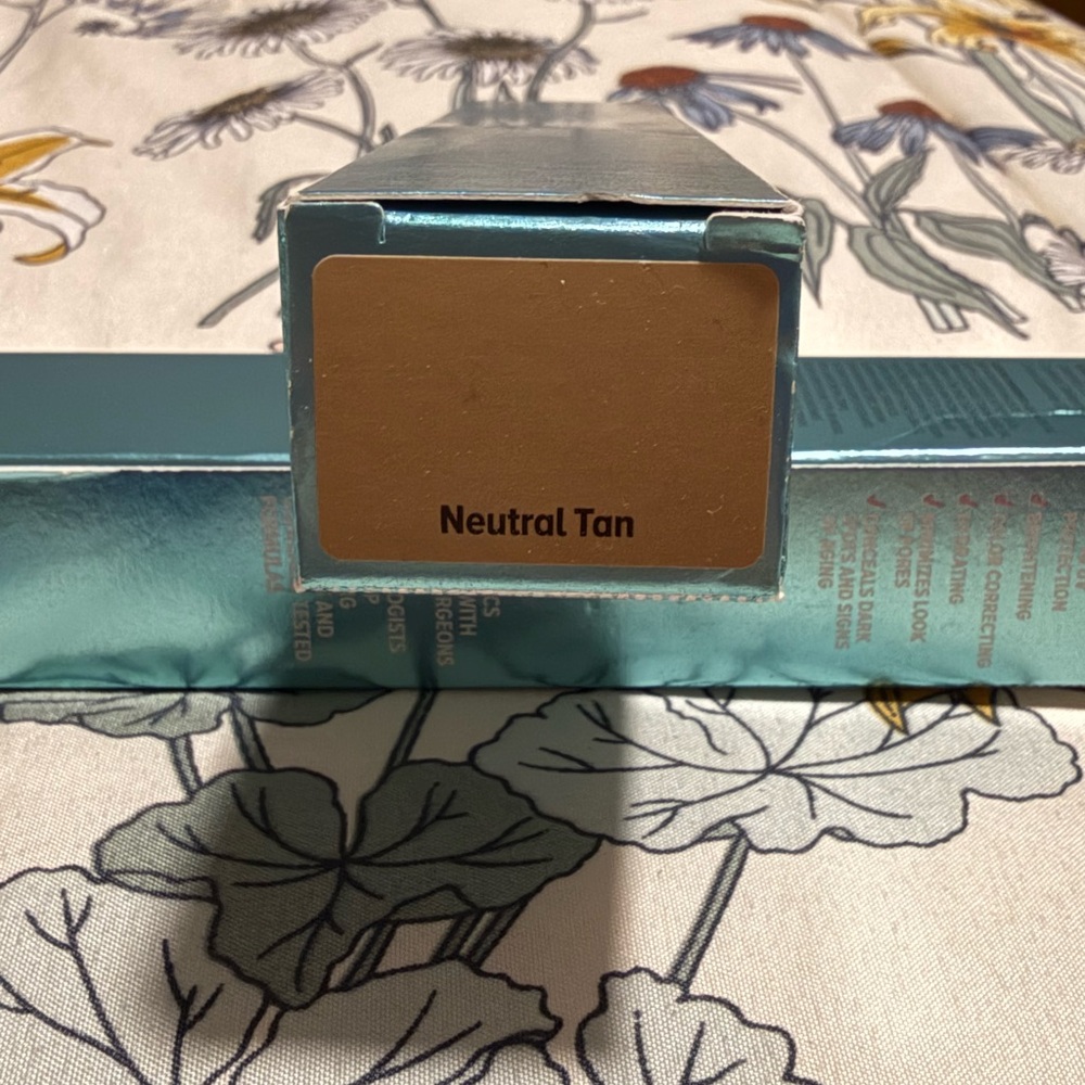 IT Cosmetics CC+ Oil-Free Matte Foundation SPF 40 | Neutral Tan | New - Picture 4 of 4